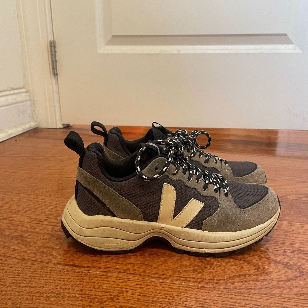 Veja Black Venturi